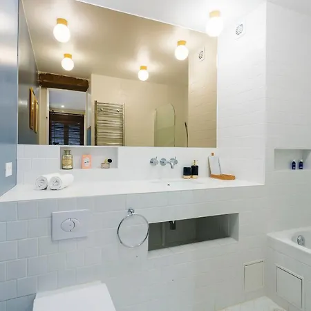 Louvre - 2br - Cityapartmentstay 파리