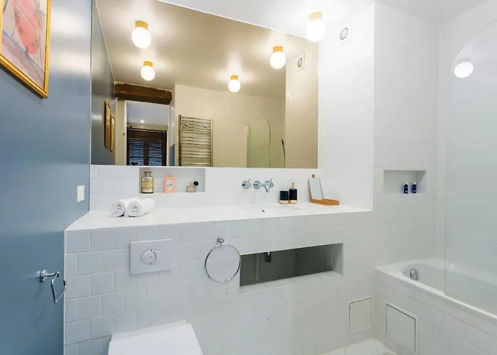 Louvre - 2br - Cityapartmentstay Parigi