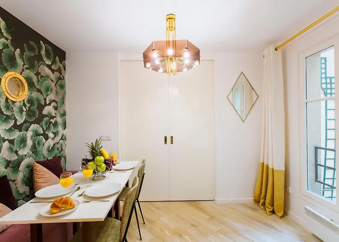 Louvre - 2br - Cityapartmentstay Parigi